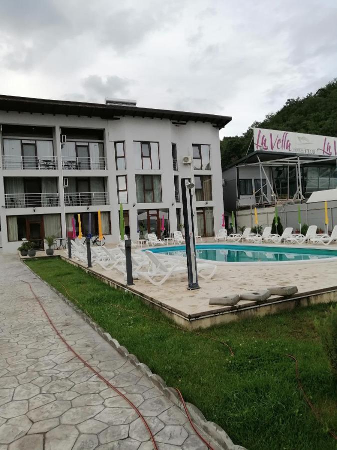 Vila Hercules دوبوفا المظهر الخارجي الصورة