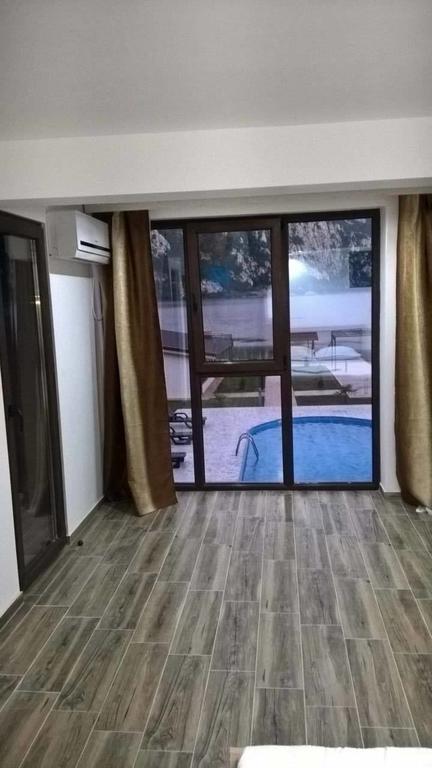 Vila Hercules دوبوفا المظهر الخارجي الصورة
