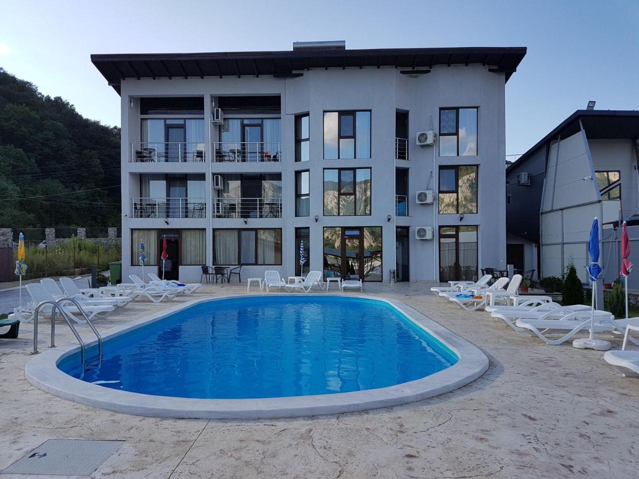 Vila Hercules دوبوفا المظهر الخارجي الصورة